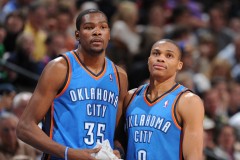 交易流言：火箭、雄鹿、鹈鹕商讨三方大交易，涉及多位球员。